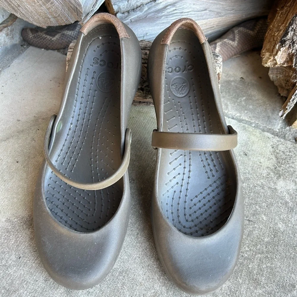 Crocs Brown Alice work brown ballet flat Mary Jane women’s slip on shoes Sz-6. G